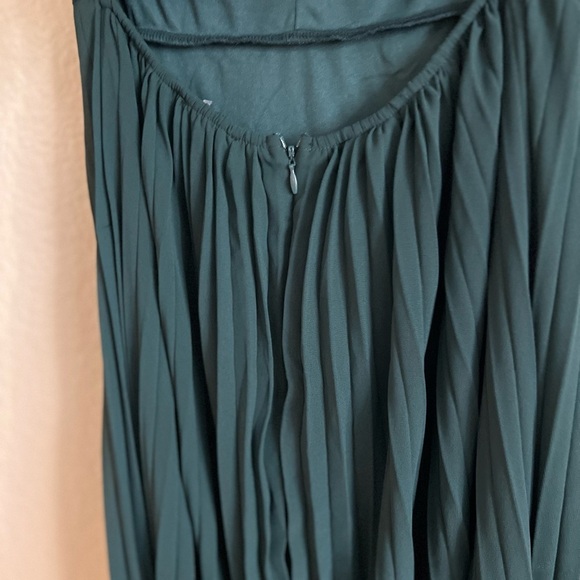 NWOT Feeling Marvelous Emerald Green Pleated Tie-Back Maxi Dress - Picture 8 of 8